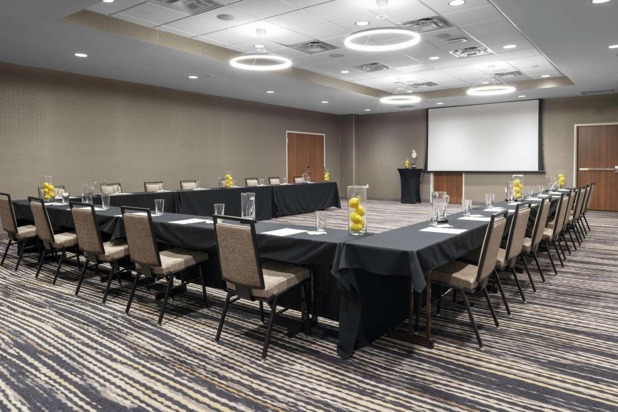 Hilton Garden Inn Denver/Thornton Dış mekan fotoğraf